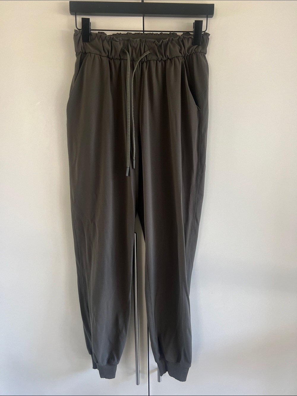 Lululemon Stretch High-Rise Jogger *Shorter Length
Dark Olive